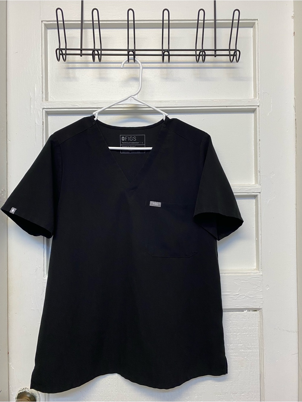 FIGS Women's Catarina One-Pocket Scrub Top BLACK color size LARGE